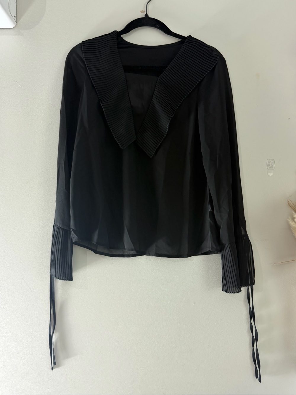 Black Pleated V-Collar Long Sleeve Blouse